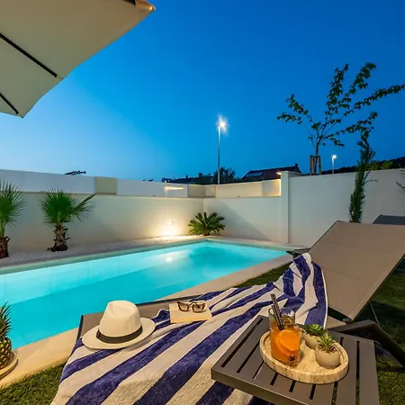 Ll Luxury With Private Pool Borik Apartmán *